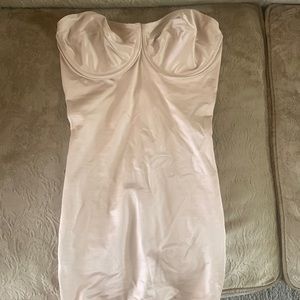 Pull in strapless bra